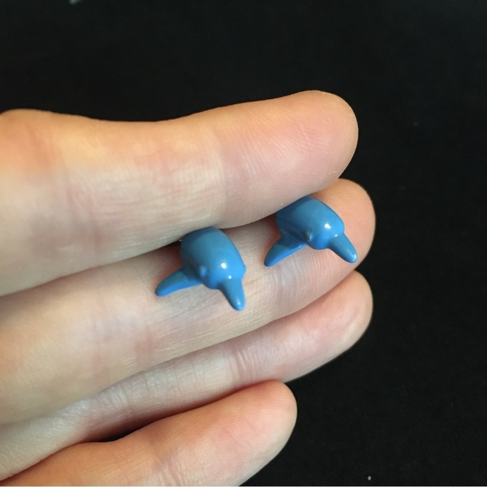 Jewelry - VINTAGE Blue Dolphin Earrings - Picture 5 of 9
